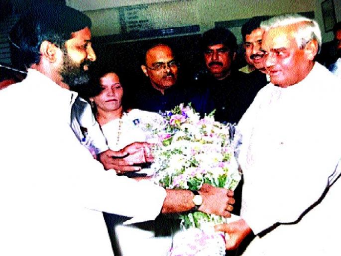 Atal Bihari Vajpayee in Thane news | Atal Bihari Vajpayee : स्मृतींना उजाळा : ‘अटल’ भारतरत्न हरपला Atal Bihari Vajpayee in Thane news | Atal Bihari Vajpayee : स्मृतींना उजाळा : ‘अटल’ भारतरत्न हरपला
