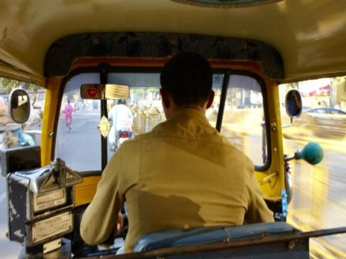 posh villa owned auto driver bengaluru raided income tax department | काय सांगता? रिक्षावाल्यानं खरेदी केला कोट्यवधींचा 'शानदार व्हिला', IT विभागाची नोटीस posh villa owned auto driver bengaluru raided income tax department | काय सांगता? रिक्षावाल्यानं खरेदी केला कोट्यवधींचा 'शानदार व्हिला', IT विभागाची नोटीस