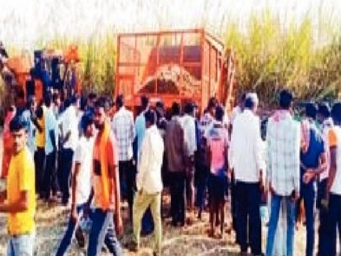 Two women killed after getting trapped in sugarcane cutting machine incident in Belgaum district | ऊसतोडणी मशिनमध्ये अडकून दोन महिला ठार, बेळगाव जिल्ह्यातील घटना Two women killed after getting trapped in sugarcane cutting machine incident in Belgaum district | ऊसतोडणी मशिनमध्ये अडकून दोन महिला ठार, बेळगाव जिल्ह्यातील घटना