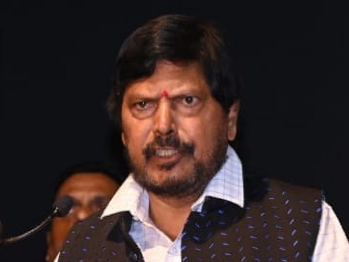 Union Minister of State Ramdas Athawale is unhappy with the Mahayuti praises Sharad Pawar | केंद्रीय राज्यमंत्री रामदास आठवलेंची महायुतीवर नाराजी; शरद पवारांचे केले कौतुक Union Minister of State Ramdas Athawale is unhappy with the Mahayuti praises Sharad Pawar | केंद्रीय राज्यमंत्री रामदास आठवलेंची महायुतीवर नाराजी; शरद पवारांचे केले कौतुक