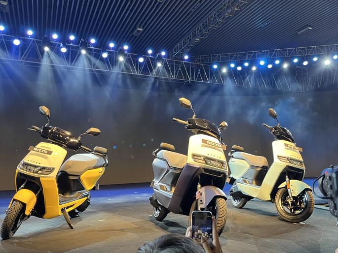 Ola S1 pro, Bajaj's Chetak wicket gone! Ather Energy has launched Rizta a 56 liter bootspace, 160 km range scooter | ओला, बजाजची विकेट गेली! एथरने लाँच केली 56 लीटर बुटस्पेस, 160 किमीची रेंज देणारी भली मोठी स्कूटर Ola S1 pro, Bajaj's Chetak wicket gone! Ather Energy has launched Rizta a 56 liter bootspace, 160 km range scooter | ओला, बजाजची विकेट गेली! एथरने लाँच केली 56 लीटर बुटस्पेस, 160 किमीची रेंज देणारी भली मोठी स्कूटर