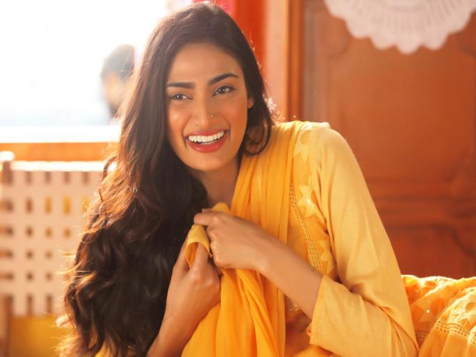 Athiya Shetty's Bundelkhandi adventure for Motichoor Chaknachoor | अथिया शेट्टीने तिच्या आयुष्यात पहिल्यांदाच केली ही गोष्ट Athiya Shetty's Bundelkhandi adventure for Motichoor Chaknachoor | अथिया शेट्टीने तिच्या आयुष्यात पहिल्यांदाच केली ही गोष्ट