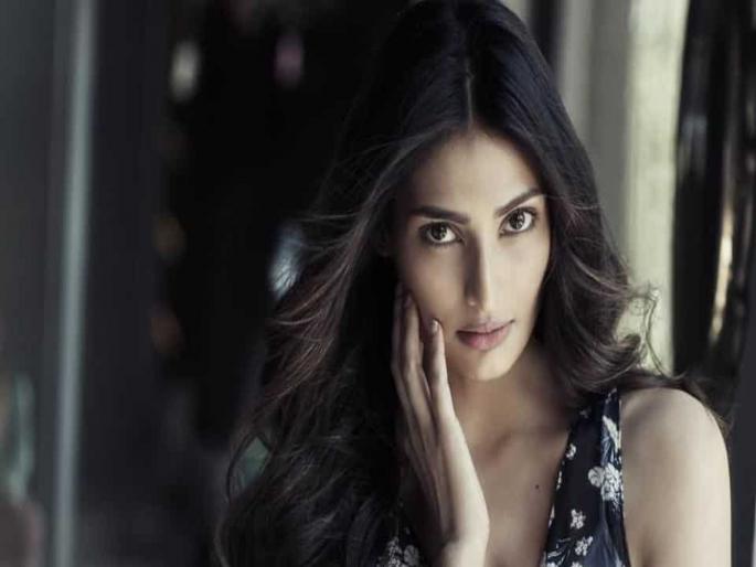 Did Vikram Phadnis drop hints on Athiya Shetty - KL Rahul dating rumours? | अथिया शेट्टीला विक्रम फडणवीसने चिडवले लोकेश राहुलवरून... तिने दिली यावर अशी प्रतिक्रिया Did Vikram Phadnis drop hints on Athiya Shetty - KL Rahul dating rumours? | अथिया शेट्टीला विक्रम फडणवीसने चिडवले लोकेश राहुलवरून... तिने दिली यावर अशी प्रतिक्रिया