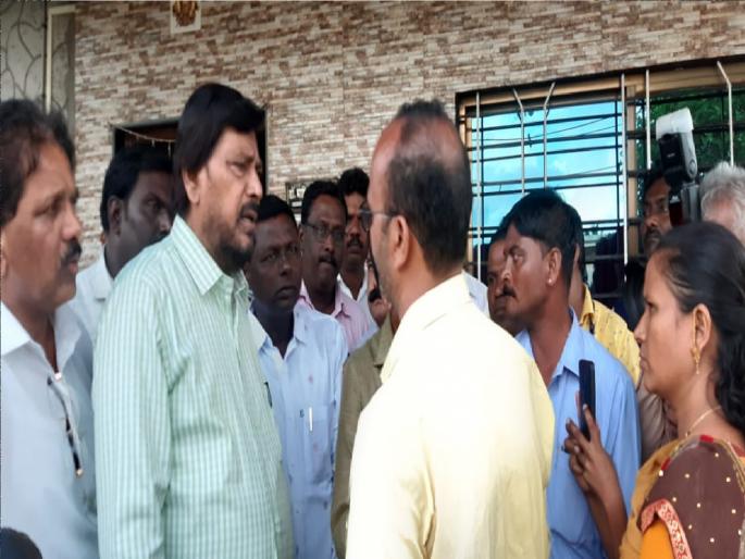 Sangli mass suicide case: Union Minister Ramdas Athavale visits the spot | म्हैसाळ सामूहिक आत्महत्या प्रकरण: आरोपीवर कठोर कारवाईची मागणी करणार - केंद्रीय मंत्री आठवले Sangli mass suicide case: Union Minister Ramdas Athavale visits the spot | म्हैसाळ सामूहिक आत्महत्या प्रकरण: आरोपीवर कठोर कारवाईची मागणी करणार - केंद्रीय मंत्री आठवले