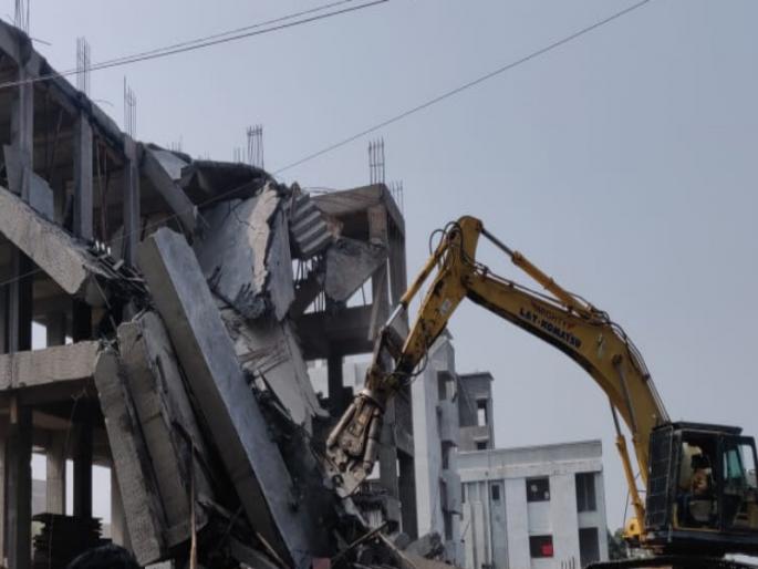 Municipal Corporation's hammer on unauthorized constructions started at Wadgaon Budruk | वडगाव बुद्रुक येथे सुरु असलेल्या अनधिकृत बांधकामांवर महापालिकेचा हातोडा Municipal Corporation's hammer on unauthorized constructions started at Wadgaon Budruk | वडगाव बुद्रुक येथे सुरु असलेल्या अनधिकृत बांधकामांवर महापालिकेचा हातोडा