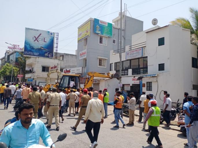 Administration on action mode after beating Pune Municipal Corporation officials In today operation a large contingent of department and police | महापालिका अधिकाऱ्यांना मारहाणीनंतर प्रशासन ॲक्शन मोडवर; आजच्या कारवाईत विभाग अन् पोलिसांचा मोठा ताफा Administration on action mode after beating Pune Municipal Corporation officials In today operation a large contingent of department and police | महापालिका अधिकाऱ्यांना मारहाणीनंतर प्रशासन ॲक्शन मोडवर; आजच्या कारवाईत विभाग अन् पोलिसांचा मोठा ताफा
