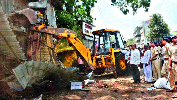 Campaigning against encroachment in Solapur city | सोलापूर शहरातील अतिक्रमणविरोधात मोहीम सुरू