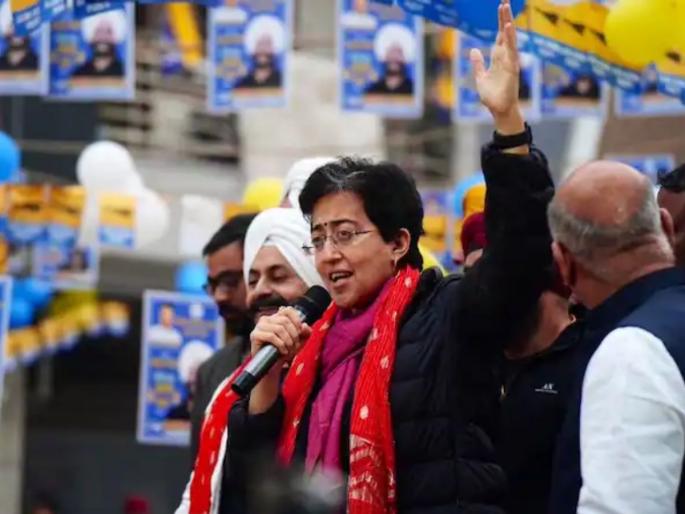 Delhi Assembly Election 2025 cm Atishi promise people of delhi aap government rs 2100 per month | "निवडणूक जिंकली तर प्रत्येक महिलेच्या खात्यात दरमहा २१०० रुपये", आतिशी यांचं आश्वासन