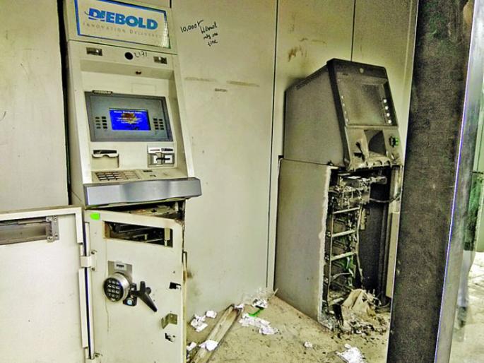 In Nagpur in two hour three ATMs were smashed | नागपुरात दोन तासात तीन एटीएम फोडले