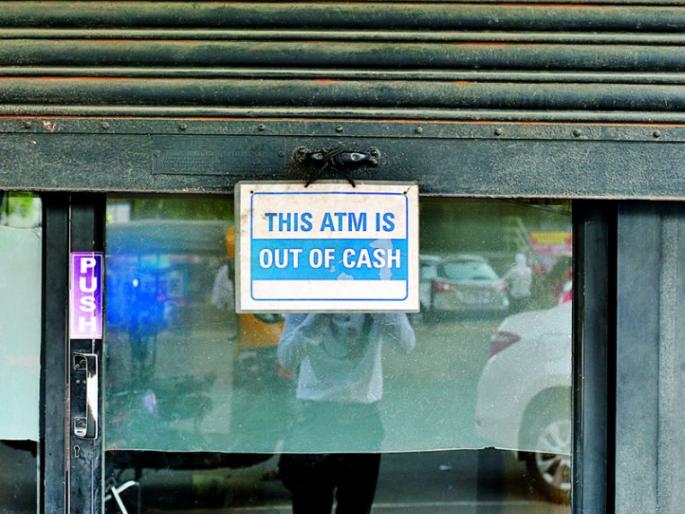 Attempts to break the ATM in Thane's Vasant Vihar | ठाण्याच्या वसंत विहारमध्ये एटीएम फोडण्याचा प्रयत्न Attempts to break the ATM in Thane's Vasant Vihar | ठाण्याच्या वसंत विहारमध्ये एटीएम फोडण्याचा प्रयत्न