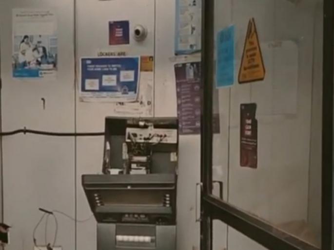 Thieves hijack ATM machine at Shikrapur; 19 lakh 50 thousand in theft | शिक्रापूर येथे चोरट्यांनी एटीएम मशीन पळविले; १९ लाख ५० हजारांची रक्कम लंपास   Thieves hijack ATM machine at Shikrapur; 19 lakh 50 thousand in theft | शिक्रापूर येथे चोरट्यांनी एटीएम मशीन पळविले; १९ लाख ५० हजारांची रक्कम लंपास