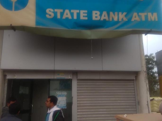  Due to police alert, the robbery at Barshitakali ATM washed away! | पोलिसांच्या सतर्कतेमुळे बार्शीटाकळी येथील 'एटीएम' वरील दरोडा उधळला!