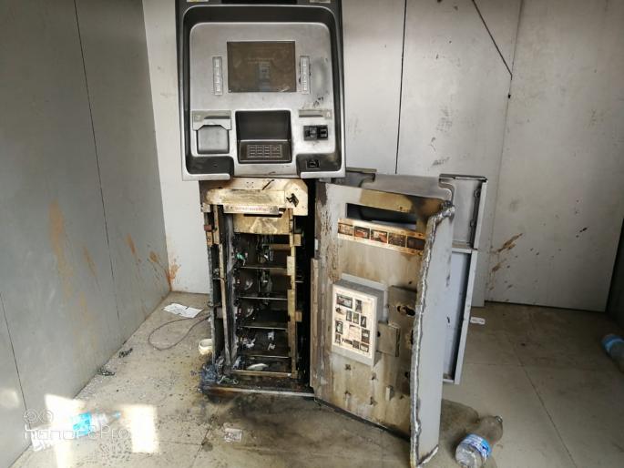 'ATM' was breake at Kenvad! | केनवड येथे ‘एटीएम’ फोडले ! 'ATM' was breake at Kenvad! | केनवड येथे ‘एटीएम’ फोडले !