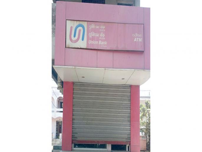 Four million cash lapses in the bank of the bank of the bank were broken in Lonkhedaya | लोणखेडय़ात युनीयन बँकेचे एटीएम फोडून चार लाखांची रोकड लंपास Four million cash lapses in the bank of the bank of the bank were broken in Lonkhedaya | लोणखेडय़ात युनीयन बँकेचे एटीएम फोडून चार लाखांची रोकड लंपास