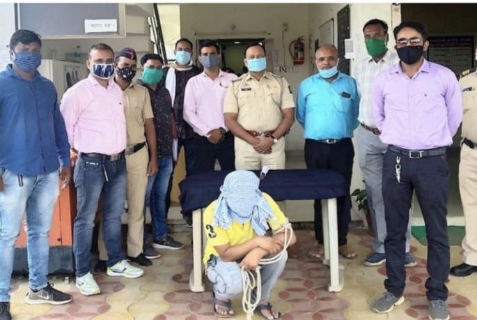 Arrested who vandalized an ATM machine in Nagpur | नागपुरात एटीएम मशीनची तोडफोड करणारा गजाआड Arrested who vandalized an ATM machine in Nagpur | नागपुरात एटीएम मशीनची तोडफोड करणारा गजाआड