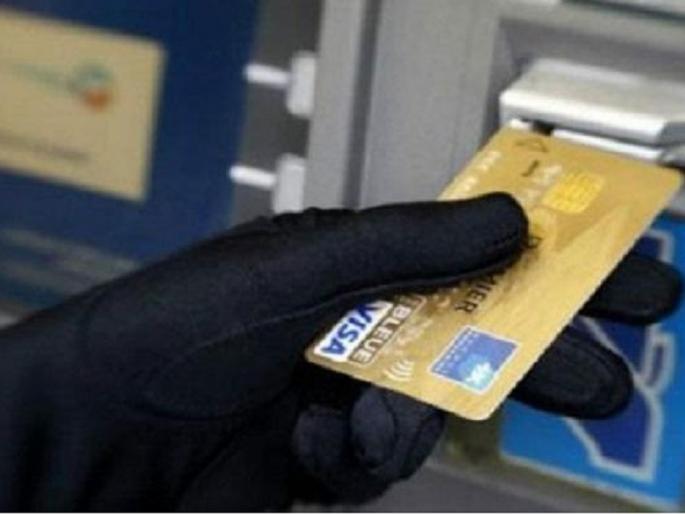 Crime News : Accused arrested for swindling money by ATM card fraud | एटीएम कार्ड लबाडीने घेऊन पैसे लुबाडणाऱ्या सराईत आरोपीला अटक Crime News : Accused arrested for swindling money by ATM card fraud | एटीएम कार्ड लबाडीने घेऊन पैसे लुबाडणाऱ्या सराईत आरोपीला अटक