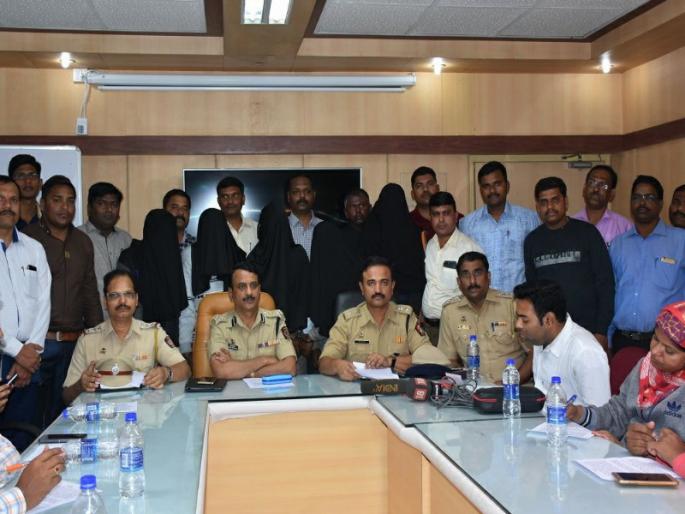 Pune police have arrested gang that steals the ATM machine and looted lakhs of rupees | एटीएम मशीन चोरून लाखो रुपये लंपास करणाऱ्या टोळीचा पुणे पोलिसांनी केला पर्दाफाश Pune police have arrested gang that steals the ATM machine and looted lakhs of rupees | एटीएम मशीन चोरून लाखो रुपये लंपास करणाऱ्या टोळीचा पुणे पोलिसांनी केला पर्दाफाश