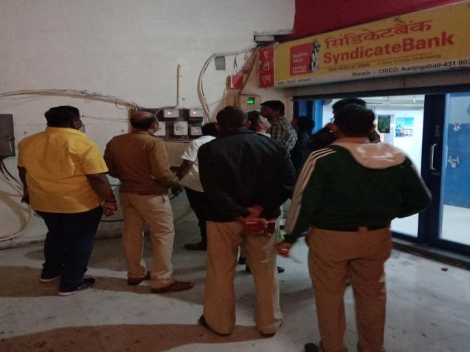 bank sayran took Midnight sleep in Aurangabad Cidco N-1 area | Video : बँकेच्या सायरने उडविली मध्यरात्री सर्वांची झोप bank sayran took Midnight sleep in Aurangabad Cidco N-1 area | Video : बँकेच्या सायरने उडविली मध्यरात्री सर्वांची झोप