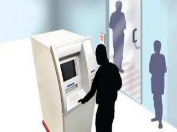 Cyber police have arrsted the accused who theft money of many people by putting a skimmer in the ATM machine | एटीएम मशिनमध्ये स्किमर लावून अनेकांचे पैसे हडपणाऱ्या आरोपींना सायबर पोलिसांनी ठोकल्या बेड्या Cyber police have arrsted the accused who theft money of many people by putting a skimmer in the ATM machine | एटीएम मशिनमध्ये स्किमर लावून अनेकांचे पैसे हडपणाऱ्या आरोपींना सायबर पोलिसांनी ठोकल्या बेड्या