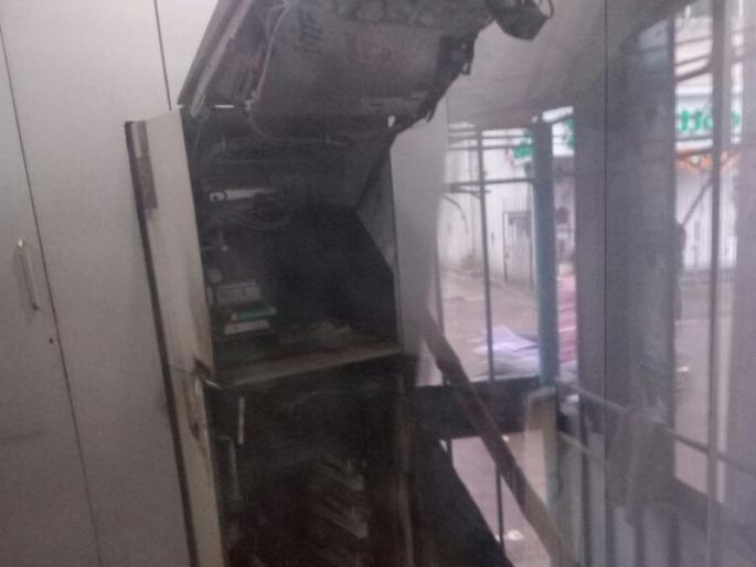 Bank of Maharashtra ATM smash in Lonavla; Security guard injured | लोणावळ्यात बँक आॅफ महाराष्ट्राचे एटीएम फोडले; सुरक्षारक्षक जखमी Bank of Maharashtra ATM smash in Lonavla; Security guard injured | लोणावळ्यात बँक आॅफ महाराष्ट्राचे एटीएम फोडले; सुरक्षारक्षक जखमी