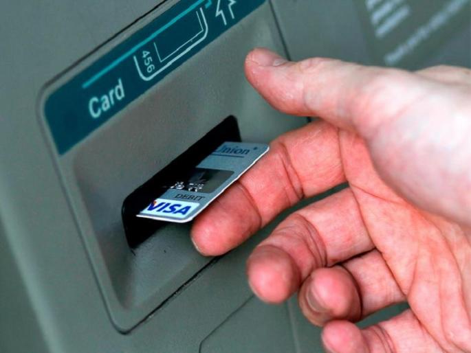 Read this news while withdrawing money from ATM; Cheating is done by 'shutter tempering' | ATM मधून पैसे काढताय तर 'ही' बातमी वाचा; ‘शटर टेम्परिंग' करून होतेय फसवणूक Read this news while withdrawing money from ATM; Cheating is done by 'shutter tempering' | ATM मधून पैसे काढताय तर 'ही' बातमी वाचा; ‘शटर टेम्परिंग' करून होतेय फसवणूक