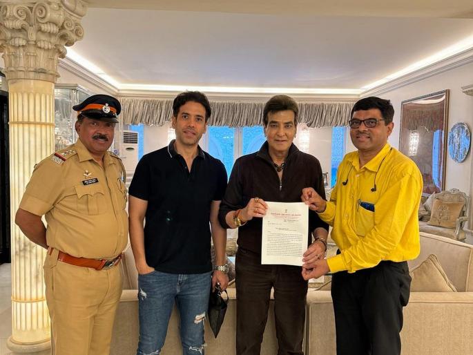 Mumbaikars, I vote, you vote this; Invocation by famous actor Jitendra Kapoor | मुंबईकरांनो,  मी मतदान करतो, तुम्ही ही मतदान करा; प्रसिद्ध अभिनेते जितेंद्र कपूर यांचं आवाहन Mumbaikars, I vote, you vote this; Invocation by famous actor Jitendra Kapoor | मुंबईकरांनो,  मी मतदान करतो, तुम्ही ही मतदान करा; प्रसिद्ध अभिनेते जितेंद्र कपूर यांचं आवाहन