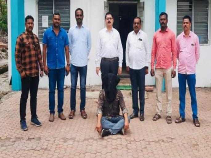 fugitive robber smiles Latur incident, arrest after eight months | फरार दरोडेखाेराच्या मुसक्या आवळल्या! लातुरातील घटना, आठ महिन्यांनंतर अटक fugitive robber smiles Latur incident, arrest after eight months | फरार दरोडेखाेराच्या मुसक्या आवळल्या! लातुरातील घटना, आठ महिन्यांनंतर अटक