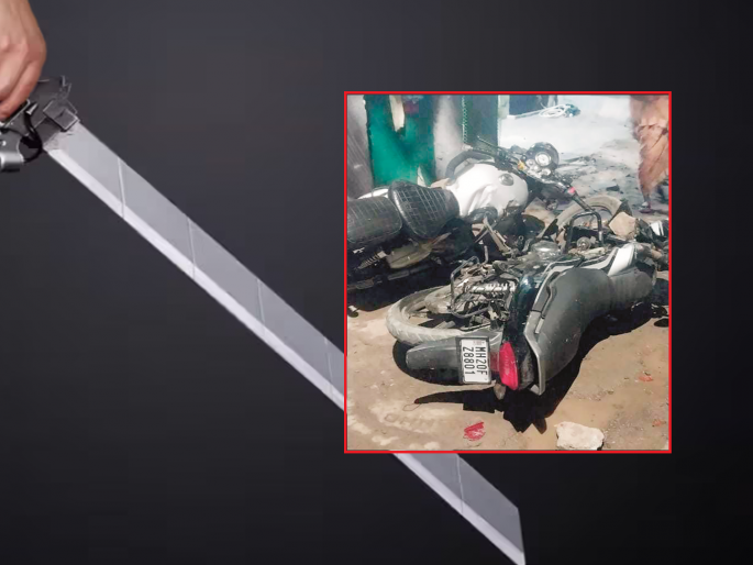 Goons rampage in Jai Bhawaninagar; Vandalizing vehicles with swords, stone pelting | जय भवानीनगरमध्ये गुंडांचा धुमाकूळ; तलवारींनी वाहनांची तोडफोड, दगडफेक Goons rampage in Jai Bhawaninagar; Vandalizing vehicles with swords, stone pelting | जय भवानीनगरमध्ये गुंडांचा धुमाकूळ; तलवारींनी वाहनांची तोडफोड, दगडफेक