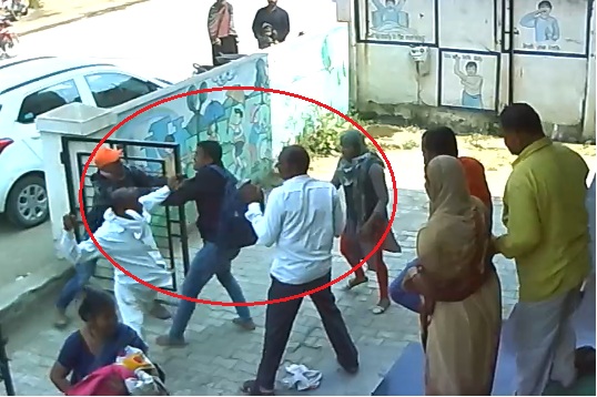 Police 'husband and wife' thumb pellet in Shivajinagar, because of the 'first', 'Second' dispute | ‘पहिली’, ‘दुसरी’च्या वादातून शिवाजीनगरात पोलीस पती-पत्नीत तुंबळ हाणामारी