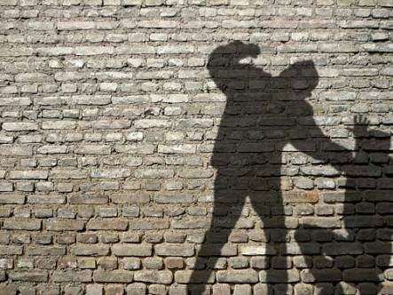 Former mayor assaulted at builder | बांधकाम व्यावसायिकावर माजी महापौराचा प्राणघातक हल्ला
