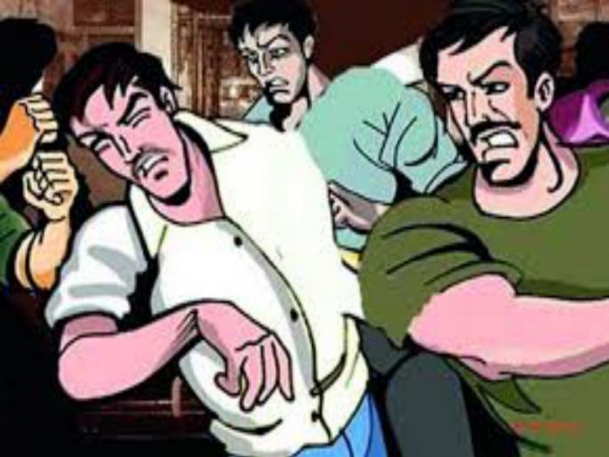 Types of beatings also started happening in the company, three people were beaten for making mistakes at work | कंपनीतही घडू लागले मारहाणीचे प्रकार, कामात चुका काढल्याने तिघांना मारहाण Types of beatings also started happening in the company, three people were beaten for making mistakes at work | कंपनीतही घडू लागले मारहाणीचे प्रकार, कामात चुका काढल्याने तिघांना मारहाण