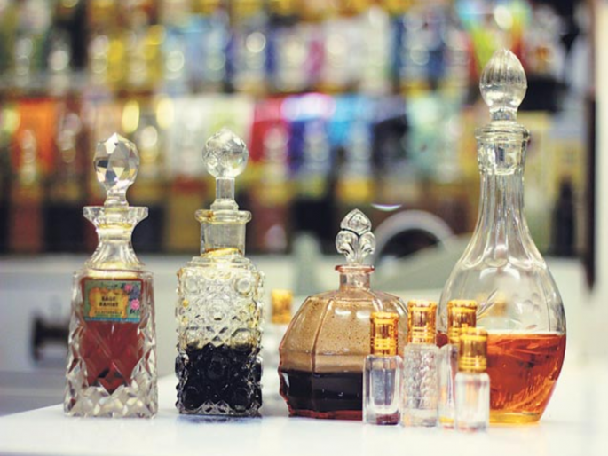 diw hard fan of Kannauj Attar in Chhatrapati Sambhajinagar; perfume shops everywhere in city | छत्रपती संभाजीनगरात कन्नौज अत्तराचे दर्दी; जागोजागी सुगंधी कट्टे diw hard fan of Kannauj Attar in Chhatrapati Sambhajinagar; perfume shops everywhere in city | छत्रपती संभाजीनगरात कन्नौज अत्तराचे दर्दी; जागोजागी सुगंधी कट्टे