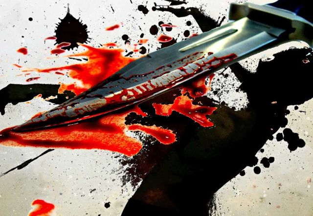 The son has been injured in an attempt to assault by knife to his wife | पत्नीला चाकू मारण्याच्या प्रयत्नात आरोपीकडून मुलगा जखमी The son has been injured in an attempt to assault by knife to his wife | पत्नीला चाकू मारण्याच्या प्रयत्नात आरोपीकडून मुलगा जखमी
