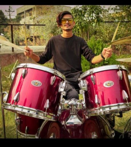 Due to financial constraints, the artist administered mosquito repellent | आर्थिक विवंचनेमुळे कलावंताने प्राशन केले डास मारण्याचे औषध Due to financial constraints, the artist administered mosquito repellent | आर्थिक विवंचनेमुळे कलावंताने प्राशन केले डास मारण्याचे औषध