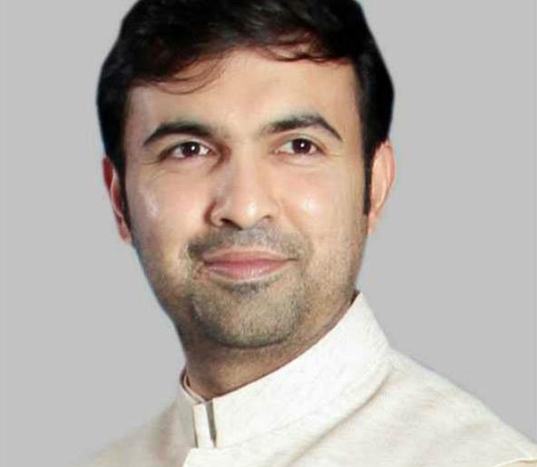 Prataparpur Temple Committee Chairman Atul Bhosale has been elevated to the post of Minister of State | ्रपंढरपूर मंदिर समितीचे अध्यक्ष अतुल भोसले यांना राज्यमंत्री पदाचा दर्जा