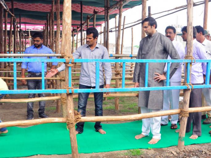The service of Pandharpur service started in Warkari service | पंढरपूरात सेवेकºयांची वारकरी सेवा सुरु The service of Pandharpur service started in Warkari service | पंढरपूरात सेवेकºयांची वारकरी सेवा सुरु