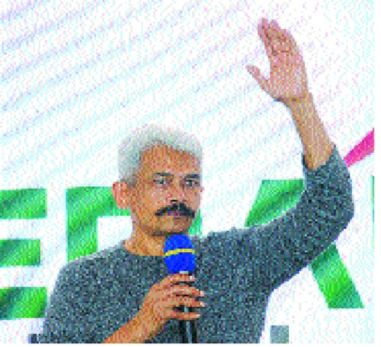 This young boy will be a bomb blast for lack of proper education: Atul Kulkarni | योग्य शिक्षणाअभावी हा तरुणवर्ग देशासाठी बॉम्बच ठरणार : अतुल कुलकर्णी This young boy will be a bomb blast for lack of proper education: Atul Kulkarni | योग्य शिक्षणाअभावी हा तरुणवर्ग देशासाठी बॉम्बच ठरणार : अतुल कुलकर्णी