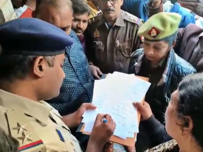 Atul Subhash wife and mother in law may be arrested bangalore police reached jaunpur | Atul Subhash : अतुल सुभाषची पत्नी आणि सासूला होऊ शकते अटक; निकिताच्या घरावर चिकटवली नोटीस Atul Subhash wife and mother in law may be arrested bangalore police reached jaunpur | Atul Subhash : अतुल सुभाषची पत्नी आणि सासूला होऊ शकते अटक; निकिताच्या घरावर चिकटवली नोटीस