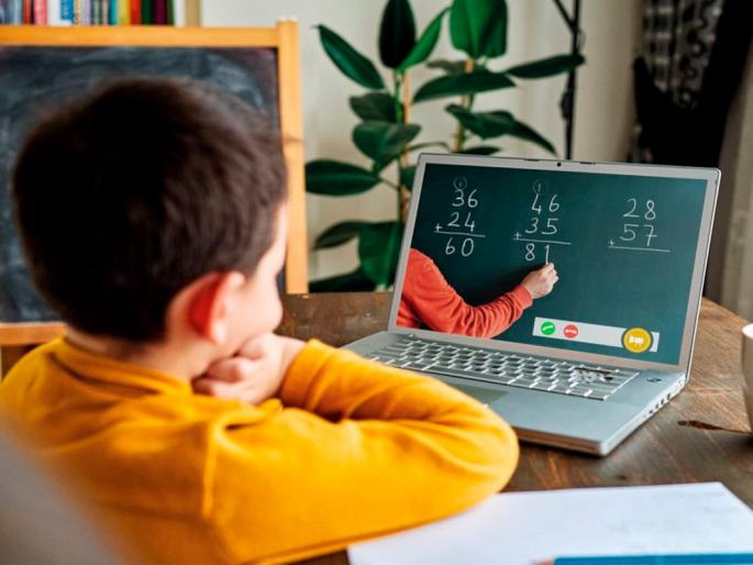 Coronavirus: Baby, take a study book in your hand for a while now! Parents plead with children | Coronavirus: बाळा, आता थोडा वेळ तरी हातात अभ्यासाचे पुस्तक घे! पालकांची मुलांना विनवणी Coronavirus: Baby, take a study book in your hand for a while now! Parents plead with children | Coronavirus: बाळा, आता थोडा वेळ तरी हातात अभ्यासाचे पुस्तक घे! पालकांची मुलांना विनवणी