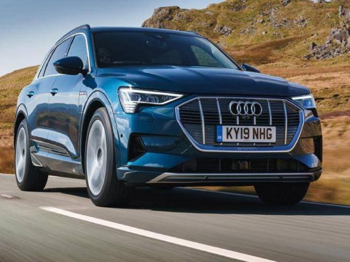 Audi e tron launch date confirmed electric luxury SUV launch on this date know features and more | भारतात २२ जुलैला लाँच होणार Audi ची दमदार Electric SUV; सिंगल चार्जमध्ये जाणार ४३६ किलोमीटर Audi e tron launch date confirmed electric luxury SUV launch on this date know features and more | भारतात २२ जुलैला लाँच होणार Audi ची दमदार Electric SUV; सिंगल चार्जमध्ये जाणार ४३६ किलोमीटर