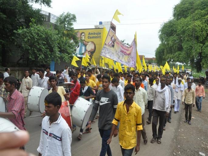 Dhol Bajaw Movement of Dhangar community for reservation at Aundha Nagnath | औंढा नागनाथ येथे आरक्षणासाठी धनगर समाजाचे ढोल बजाव आंदोलन Dhol Bajaw Movement of Dhangar community for reservation at Aundha Nagnath | औंढा नागनाथ येथे आरक्षणासाठी धनगर समाजाचे ढोल बजाव आंदोलन