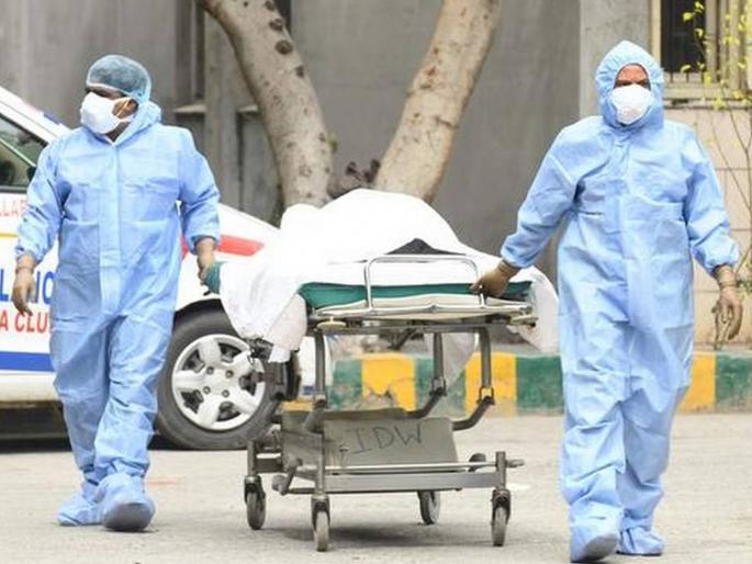 CoronaVirus News: No people were found at the funeral of Corona victims in Aurangabad | CoronaVirus News: औरंगाबादमध्ये कोरोना बळींच्या अंत्यसंस्काराला माणसे मिळेना CoronaVirus News: No people were found at the funeral of Corona victims in Aurangabad | CoronaVirus News: औरंगाबादमध्ये कोरोना बळींच्या अंत्यसंस्काराला माणसे मिळेना