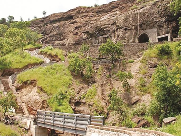 Blasting in the historic Buddha Cave area; Cave in danger, anger from history lovers | ऐतिहासिक बुद्ध लेणी परिसरात ब्लास्टिंग; लेणीला धोका, इतिहासप्रेमींकडून संताप Blasting in the historic Buddha Cave area; Cave in danger, anger from history lovers | ऐतिहासिक बुद्ध लेणी परिसरात ब्लास्टिंग; लेणीला धोका, इतिहासप्रेमींकडून संताप