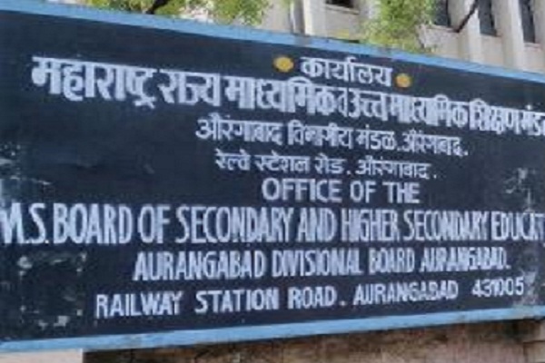 The board contains lakhs of answer sheets | बोर्डात लाखभर उत्तरपत्रिका पडून The board contains lakhs of answer sheets | बोर्डात लाखभर उत्तरपत्रिका पडून