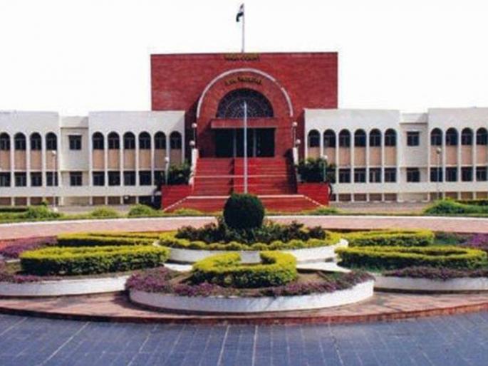 The Aurangabad Bench of the Bombay High Court has ordered that ministers and secretaries should not adjudicate on employee matters | ‘मंत्री, सचिवांनी ‘असे’ न्यायनिवाडे करू नयेत’, उच्च न्यायालयाचे मंत्र्यांना आदेश The Aurangabad Bench of the Bombay High Court has ordered that ministers and secretaries should not adjudicate on employee matters | ‘मंत्री, सचिवांनी ‘असे’ न्यायनिवाडे करू नयेत’, उच्च न्यायालयाचे मंत्र्यांना आदेश