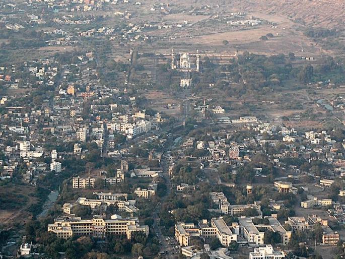 Marathwada 'Mumbai' | अस्ताव्यस्त पसरलेले औरंगाबाद झालेय मराठवाड्याची ‘मुंबई’ Marathwada 'Mumbai' | अस्ताव्यस्त पसरलेले औरंगाबाद झालेय मराठवाड्याची ‘मुंबई’