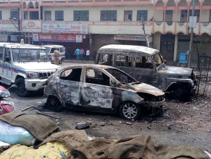 Aurangabad Violence: The role of the police inspector Hashmi on the day of the riots will be examined | Aurangabad Violence : पोलीस निरीक्षक हाश्मी यांची दंगलीच्या दिवशीची भूमिका तपासली जाणार Aurangabad Violence: The role of the police inspector Hashmi on the day of the riots will be examined | Aurangabad Violence : पोलीस निरीक्षक हाश्मी यांची दंगलीच्या दिवशीची भूमिका तपासली जाणार