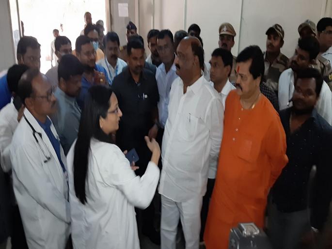 Guardian Minister sandipan bhumre reviewed Ghati Hospital | पालकमंत्र्यांनी घेतला घाटी रुग्णालयाचा आढावा; चिठ्ठीमुक्त घाटीसाठी प्रयत्नाची ग्वाही Guardian Minister sandipan bhumre reviewed Ghati Hospital | पालकमंत्र्यांनी घेतला घाटी रुग्णालयाचा आढावा; चिठ्ठीमुक्त घाटीसाठी प्रयत्नाची ग्वाही