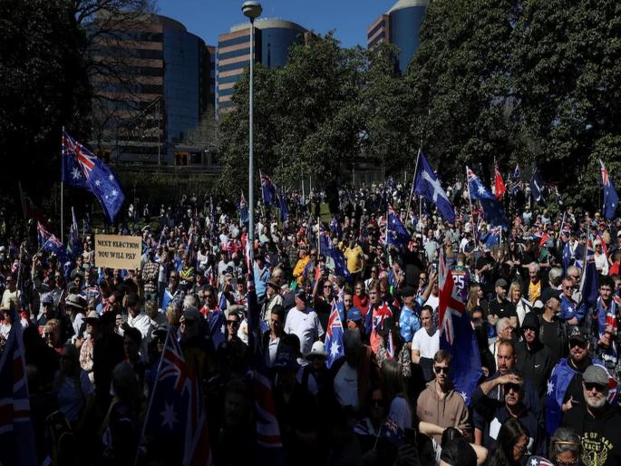 Thousands of locals took to the streets against migrants Indians in Australia; what exactly happened? | ऑस्ट्रेलियात भारतीयांविरोधात हजारो स्थानिक लोक रस्त्यावर उतरले; नेमके काय घडले? Thousands of locals took to the streets against migrants Indians in Australia; what exactly happened? | ऑस्ट्रेलियात भारतीयांविरोधात हजारो स्थानिक लोक रस्त्यावर उतरले; नेमके काय घडले?