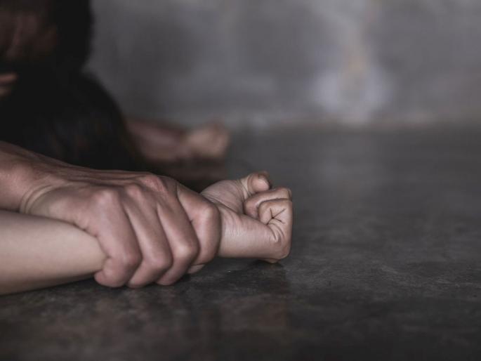 predator storms into a coronavirus isolation hotel and rapes two women while posing as a cop kkg | CoronaVirus: पोलीस असल्याचं सांगत आयसोलेशनमधील दोन महिलांवर बलात्कार; ऑस्ट्रेलियात खळबळ predator storms into a coronavirus isolation hotel and rapes two women while posing as a cop kkg | CoronaVirus: पोलीस असल्याचं सांगत आयसोलेशनमधील दोन महिलांवर बलात्कार; ऑस्ट्रेलियात खळबळ